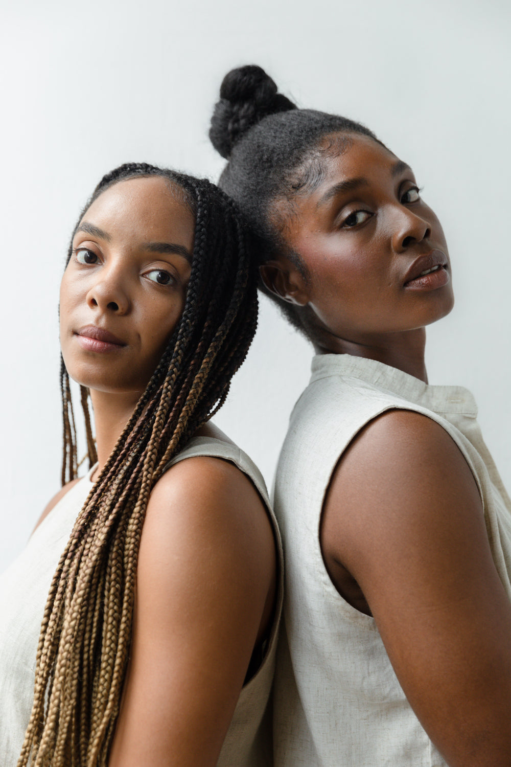 Women wearing linen and cotton clothing from sustainable brands on ZERRIN