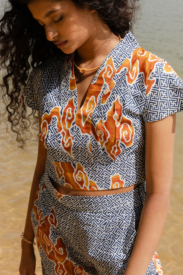 Batik Banded Crop Top In Tumbuh Indigo