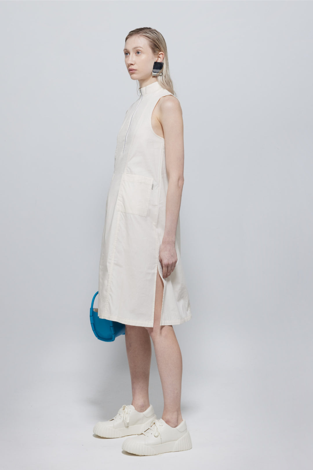 Amelie Sleeveless Zipped Dress In Cream