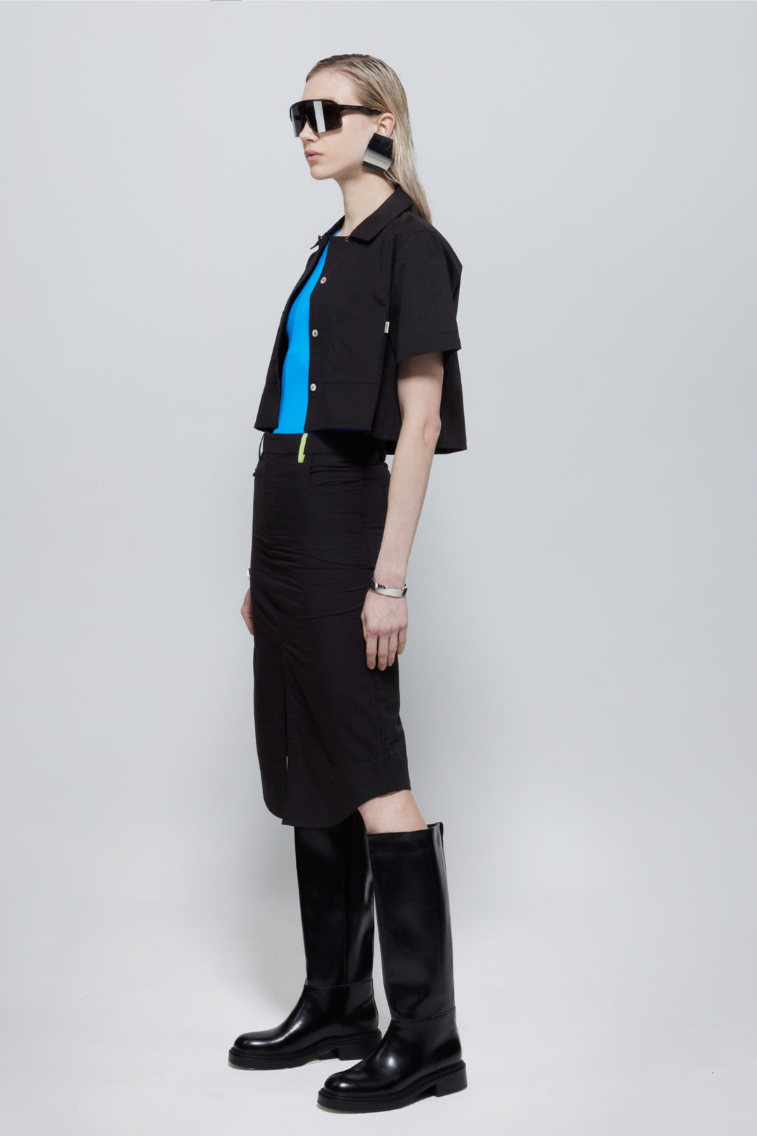 Alex Boxy Cropped Short-Sleeved Shirt In Black