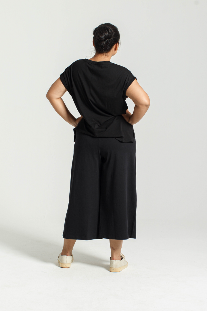 Rolled Sleeve Tee in Black