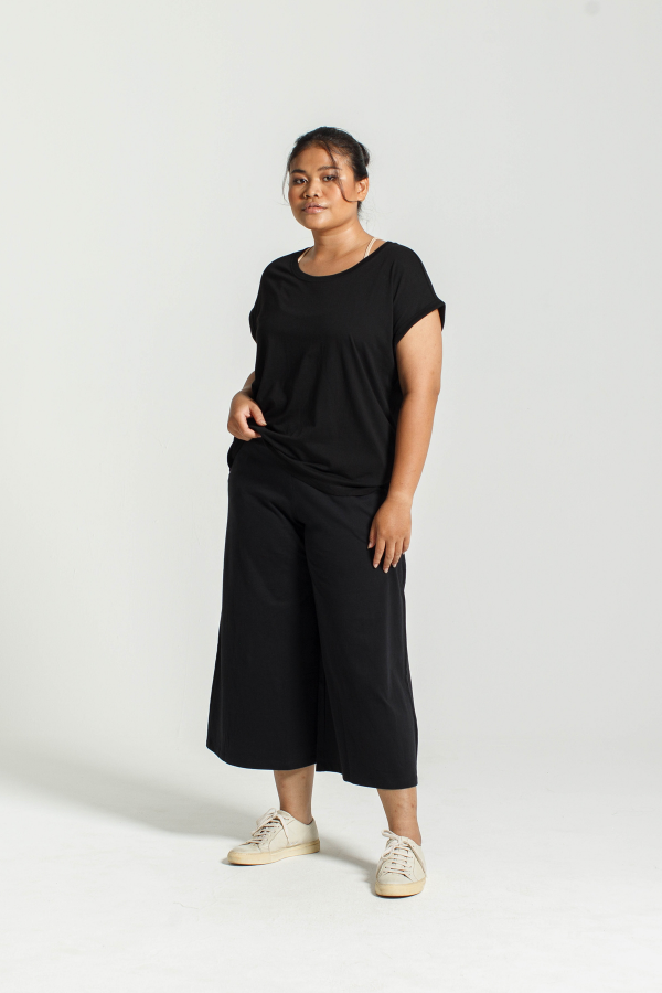 Rolled Sleeve Tee in Black