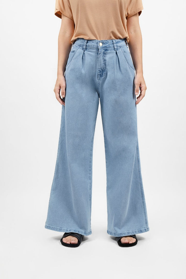 Los Angeles LAX Wide Leg Jeans In Sky