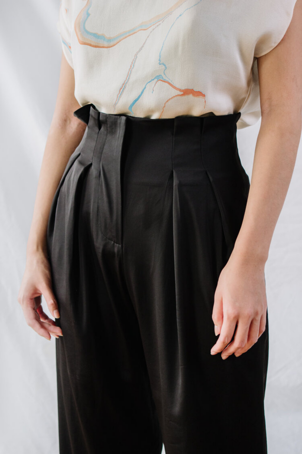 Su By Hand Sammy Pants, available on ZERRIN with free Singapore shipping