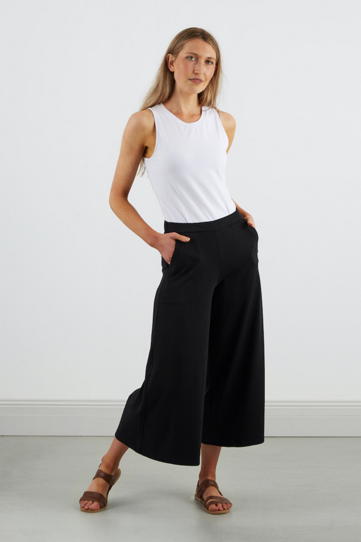 Dorsu Culottes in Black, available on ZERRIN wtih free Singapore shipping