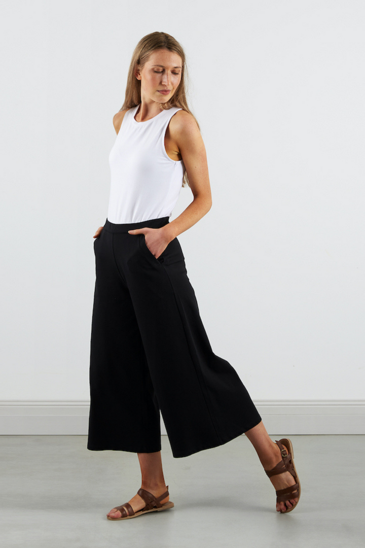 Dorsu Culottes in Black, available on ZERRIN wtih free Singapore shipping