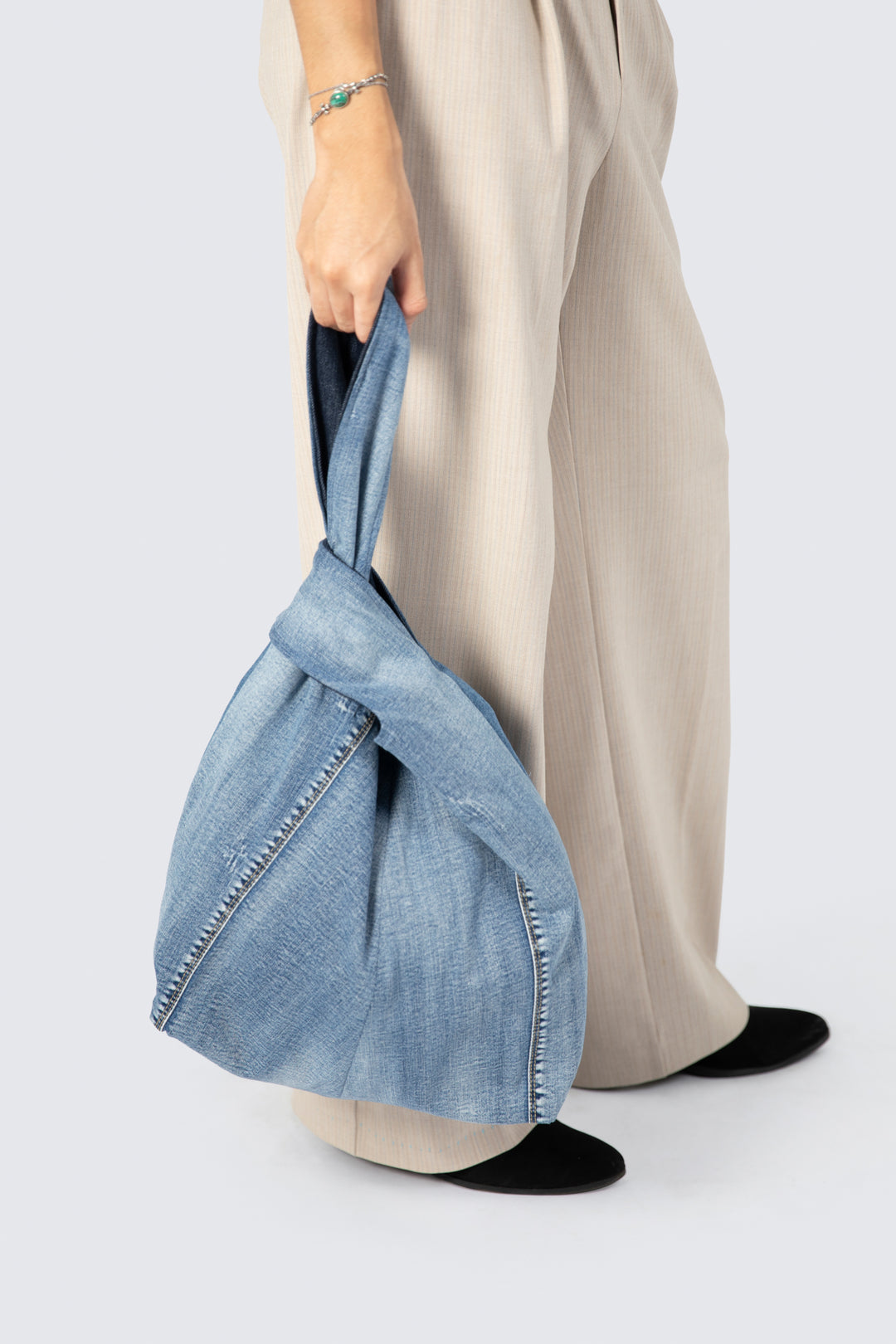 Maxi Reversible Knot Bag In Denim