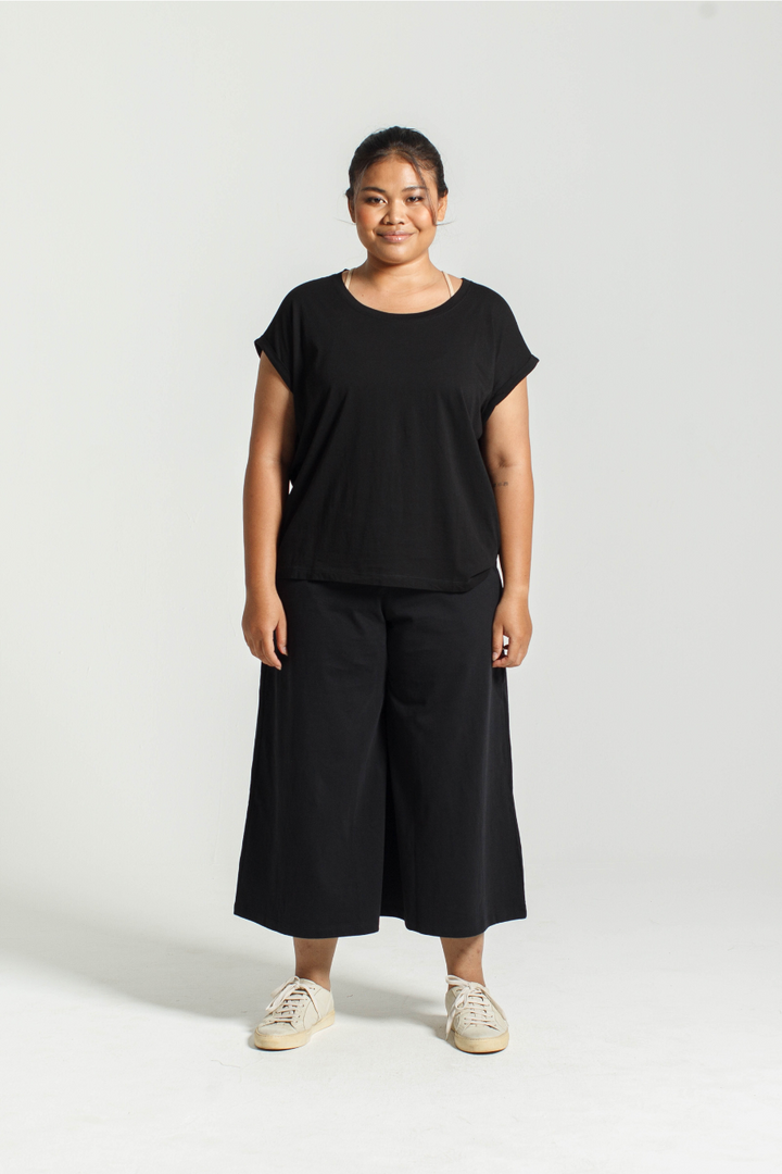 Rolled Sleeve T-Shirt in Black