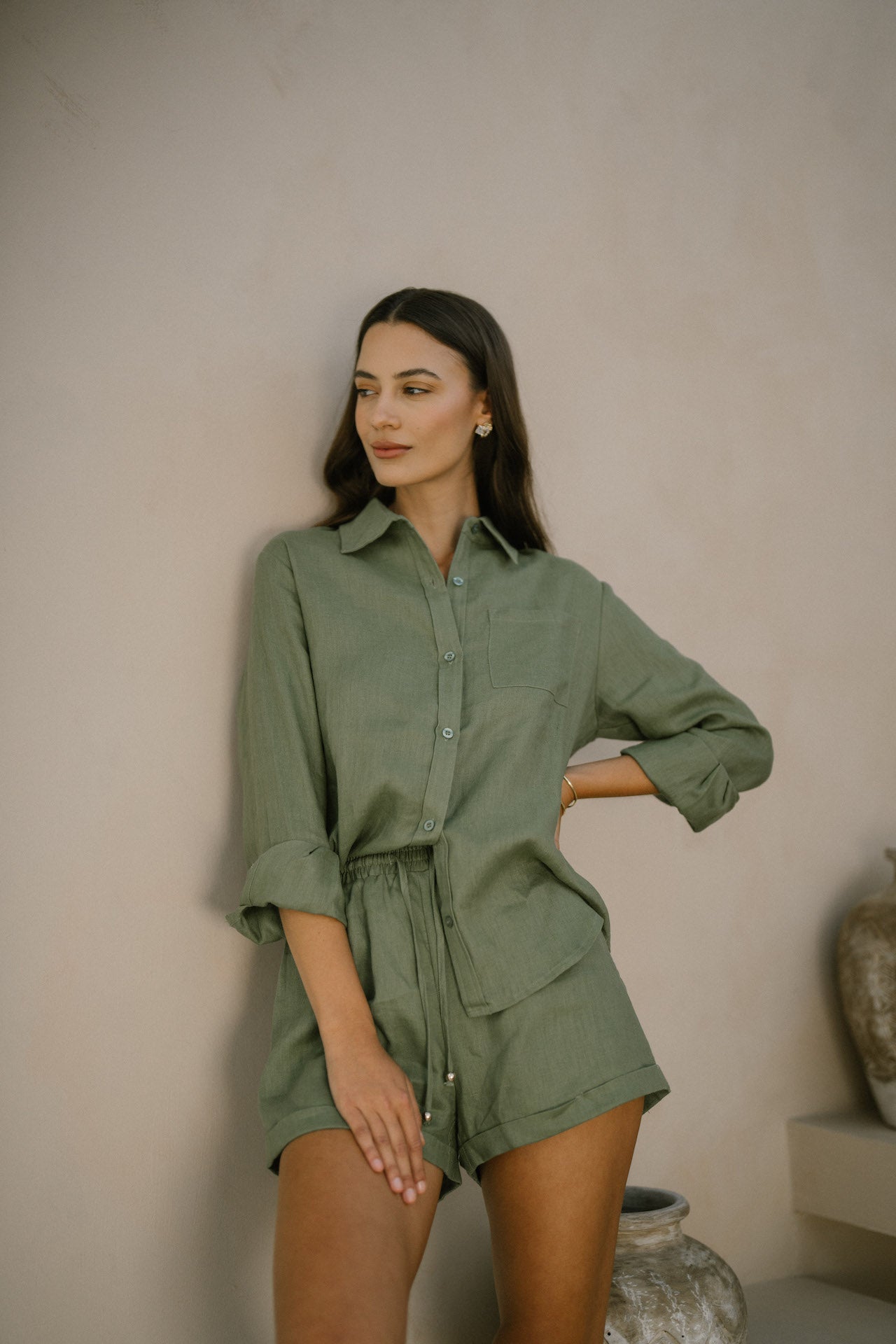 Summery The Label Classic Linen Shorts in Khaki Green