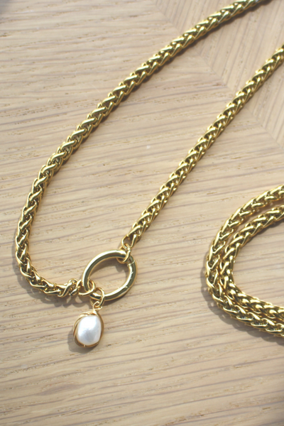 The Elsewhere Co. Gold Wheat Chain with Freshwater Pearl Charm