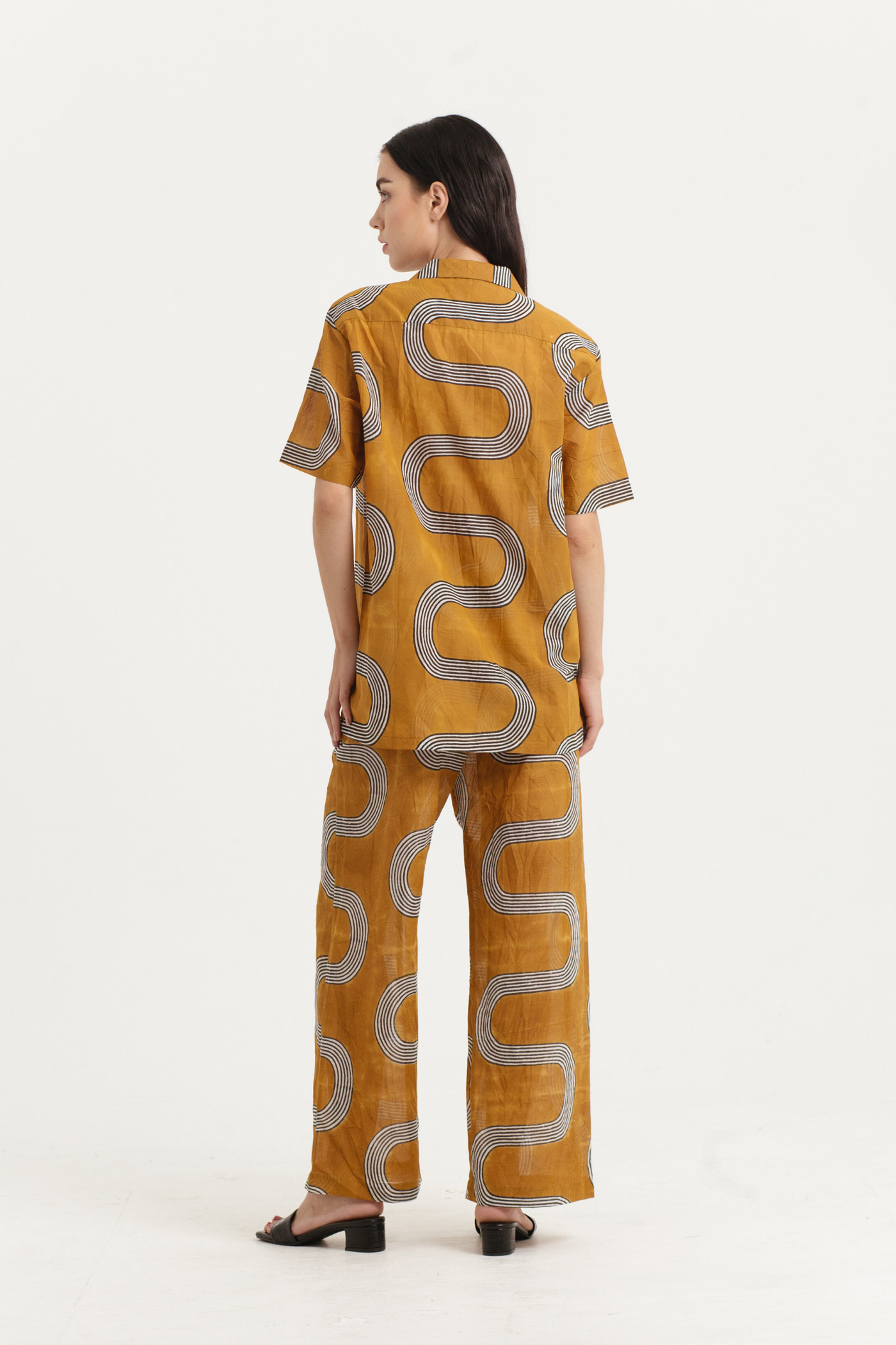 Stain Ringo Shirt in Tigris, available on ZERRIN with free Singapore shipping