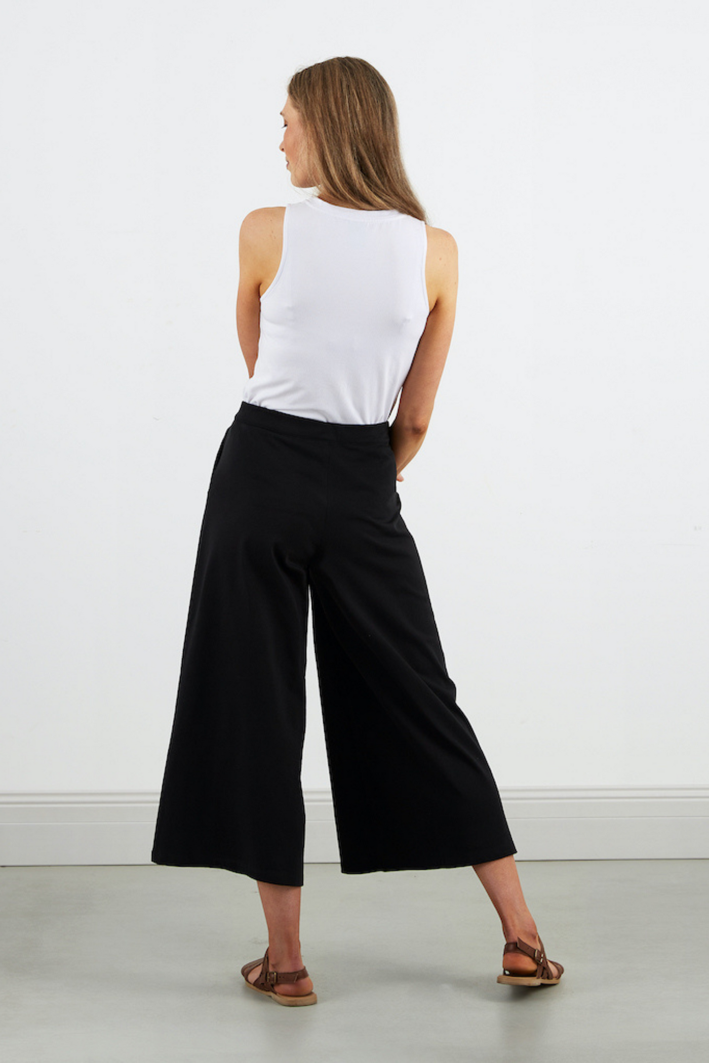 Dorsu Culottes in Black, available on ZERRIN wtih free Singapore shipping